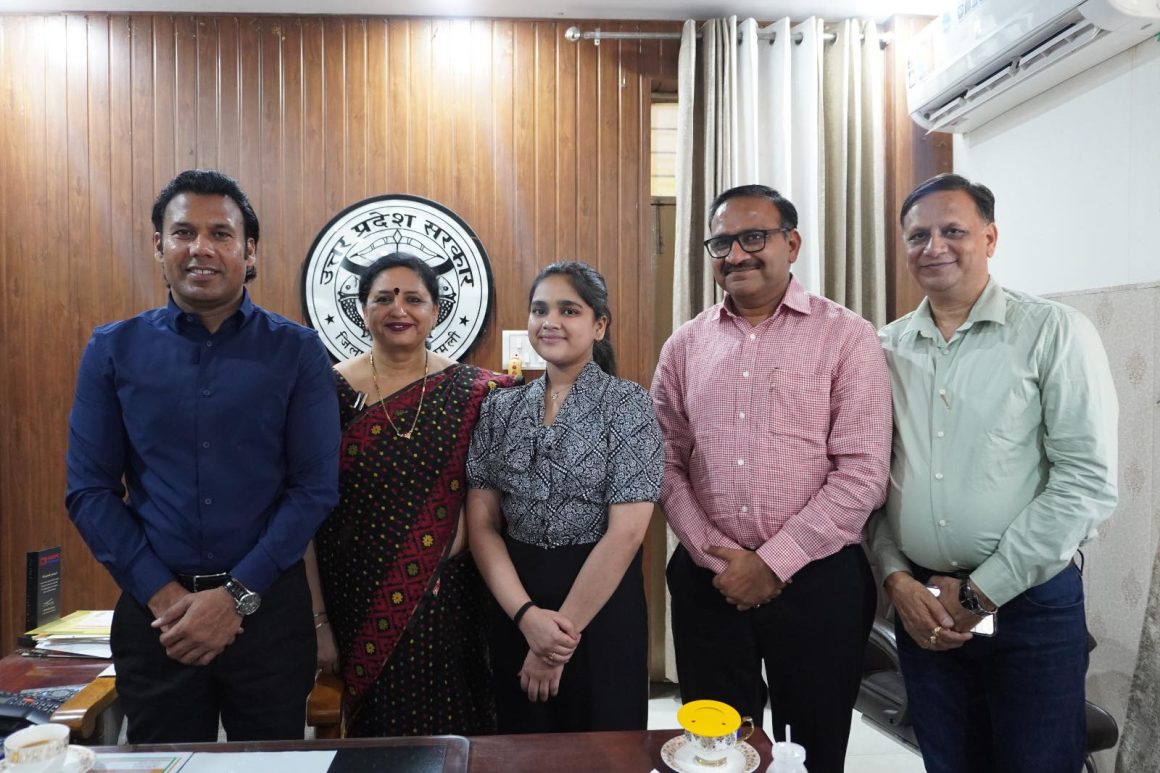 Saavi, felicitated by the District Magistrate of Shamli